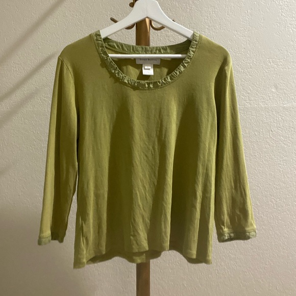 Light Green Top - Picture 3 of 3